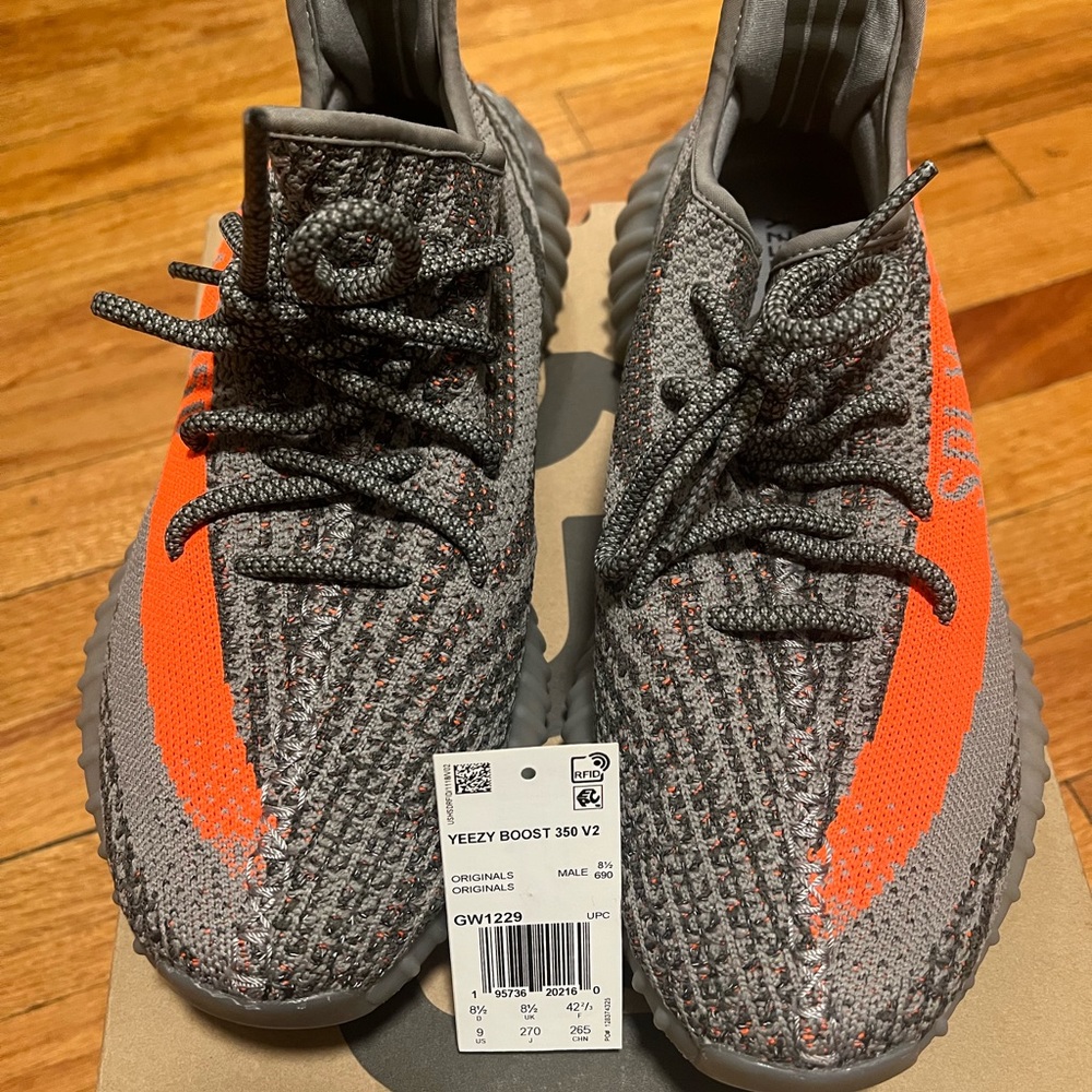 Used once. Adidas Yeezy Boost 350 size 9 Beluga